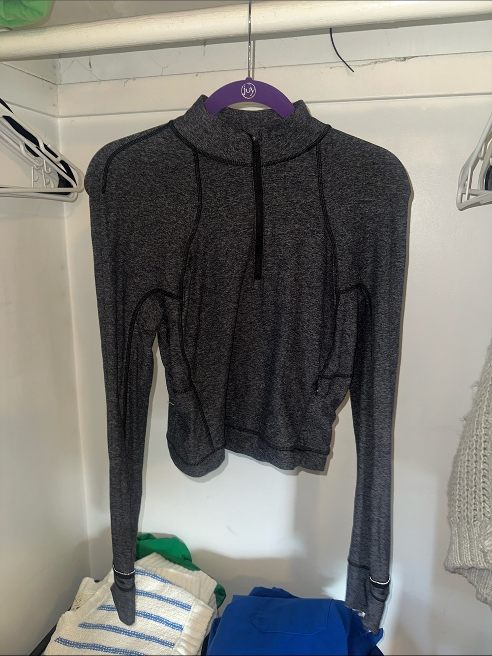 Women’s lululemon quarter zip cropped top
